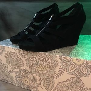 Black suede Aerosoles size 9